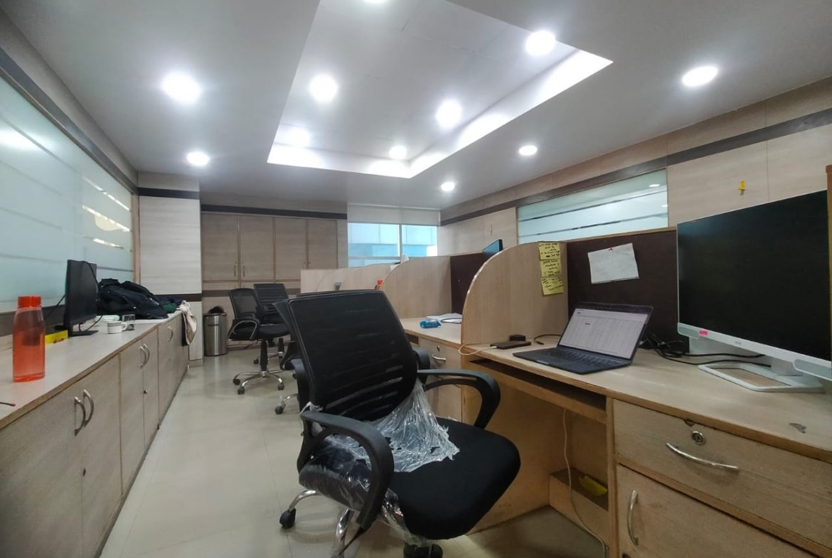 Spacious and Well-Maintained Furnished Office for Rent