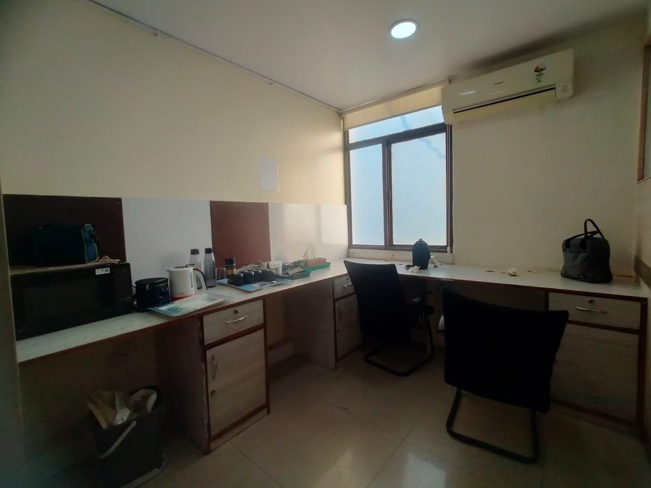 Spacious and Well-Maintained Furnished Office for Rent