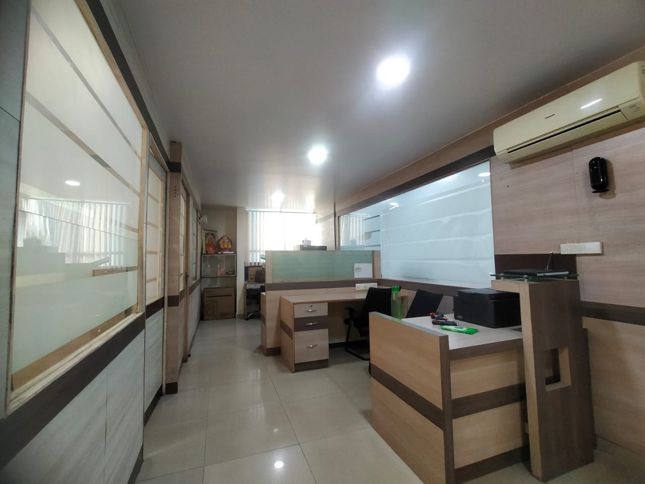 Spacious and Well-Maintained Furnished Office for Rent