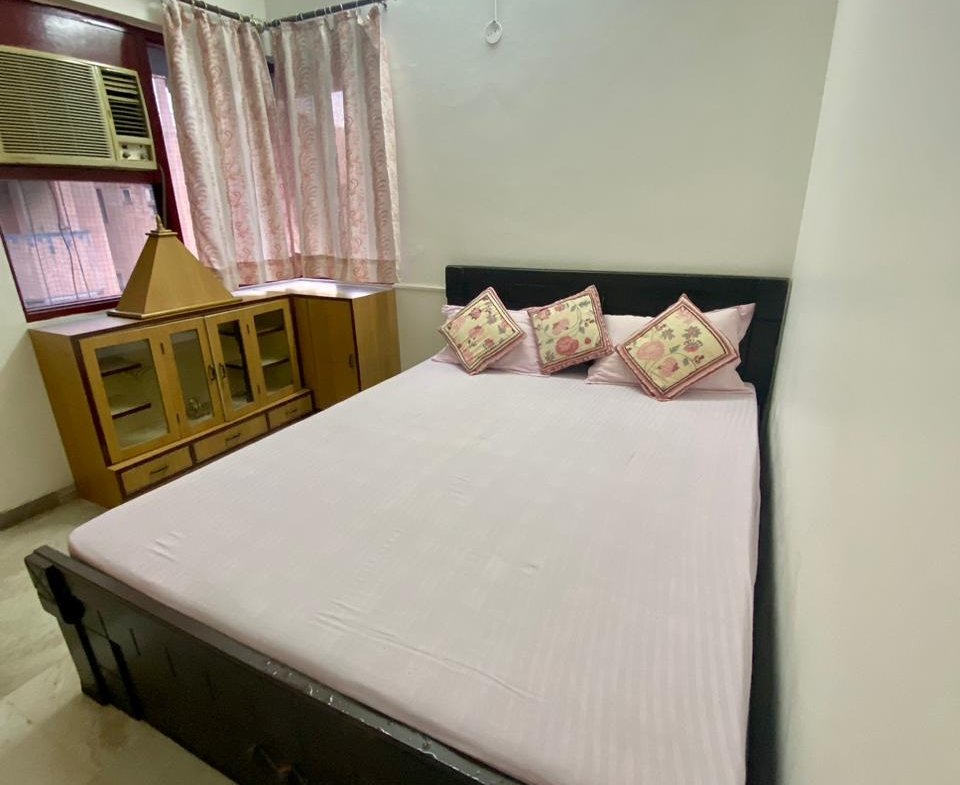 Spacious 3 BHK Furnished Flat for Rent