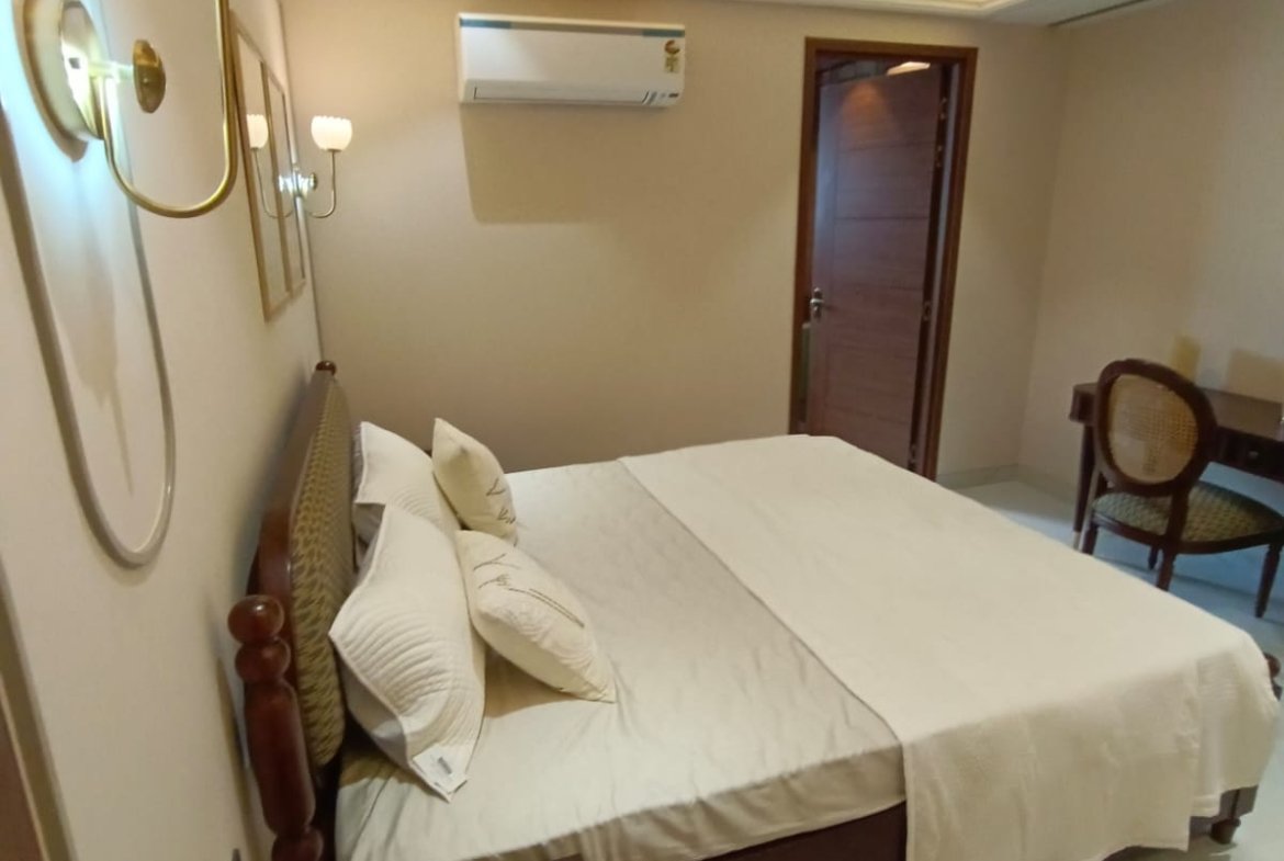 Luxury 4 BHK Furnished Flat for Sale