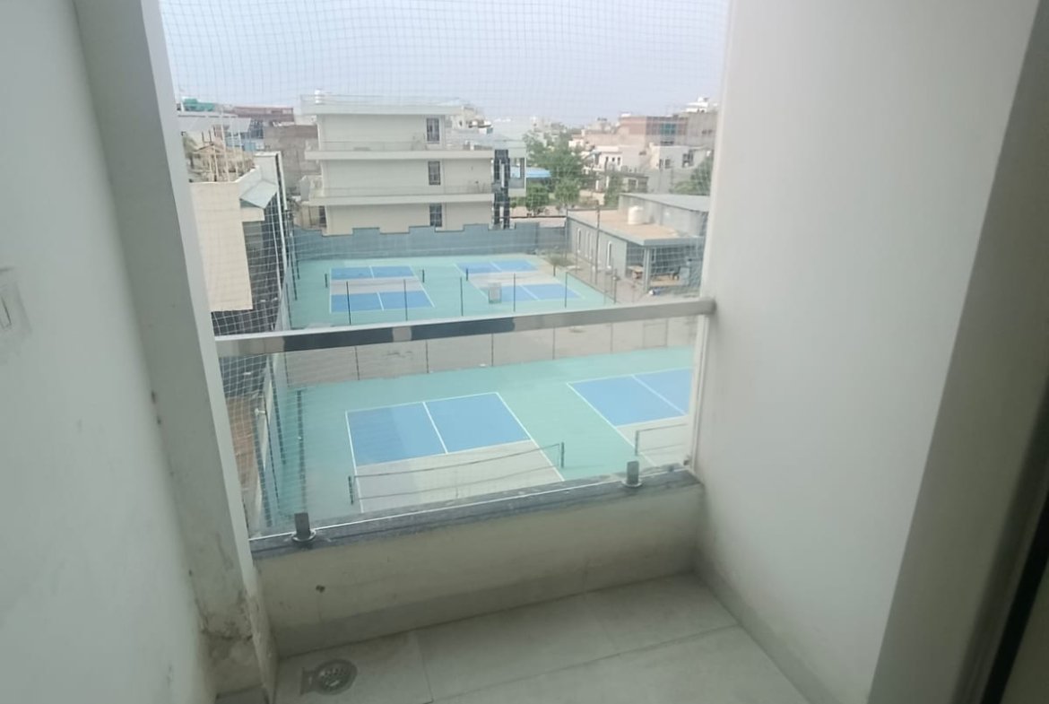 Premium 4 BHK Flat for Rent