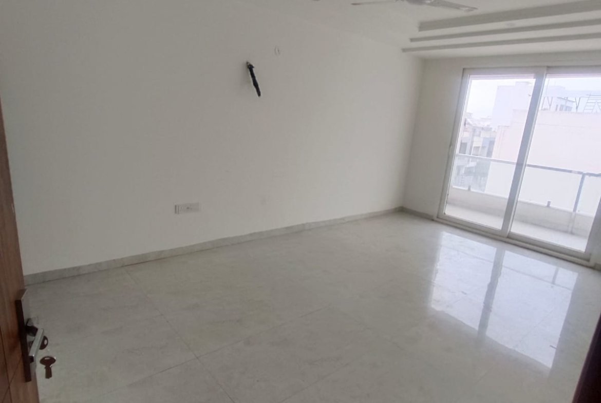 Premium 4 BHK Flat for Rent