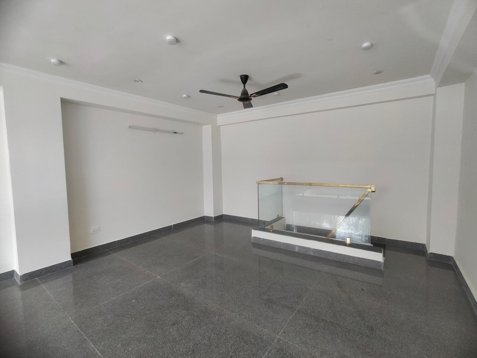 Premium Showroom for Rent