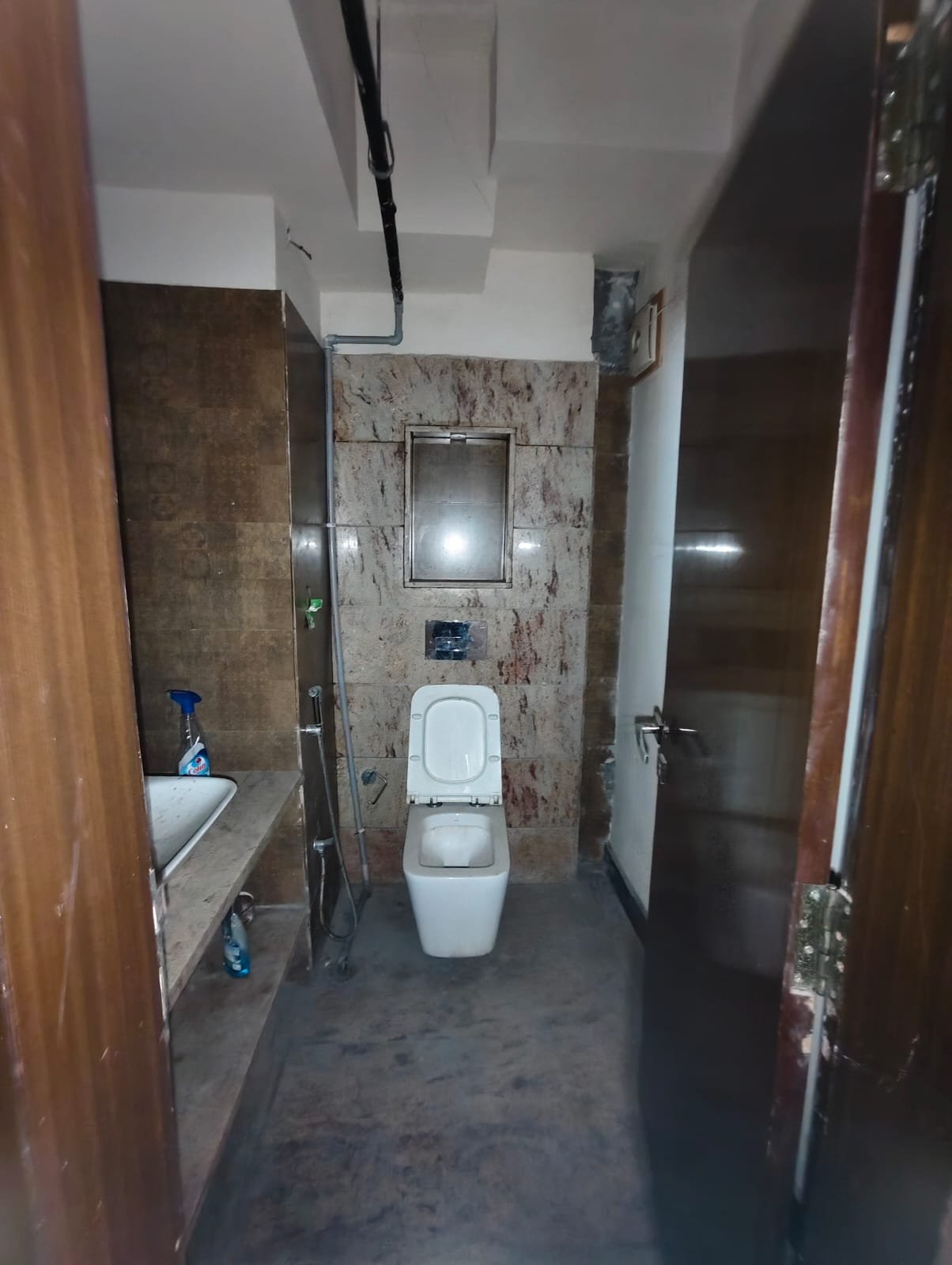 WhatsApp Image 2026-08-07 at 2.48.47 PM (2) Furnished Office Available For Lease