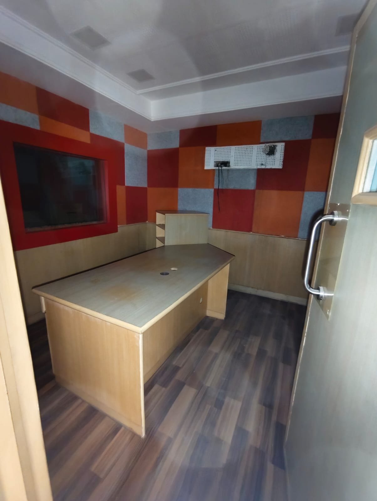 Fully Furnished Office Available For Rent